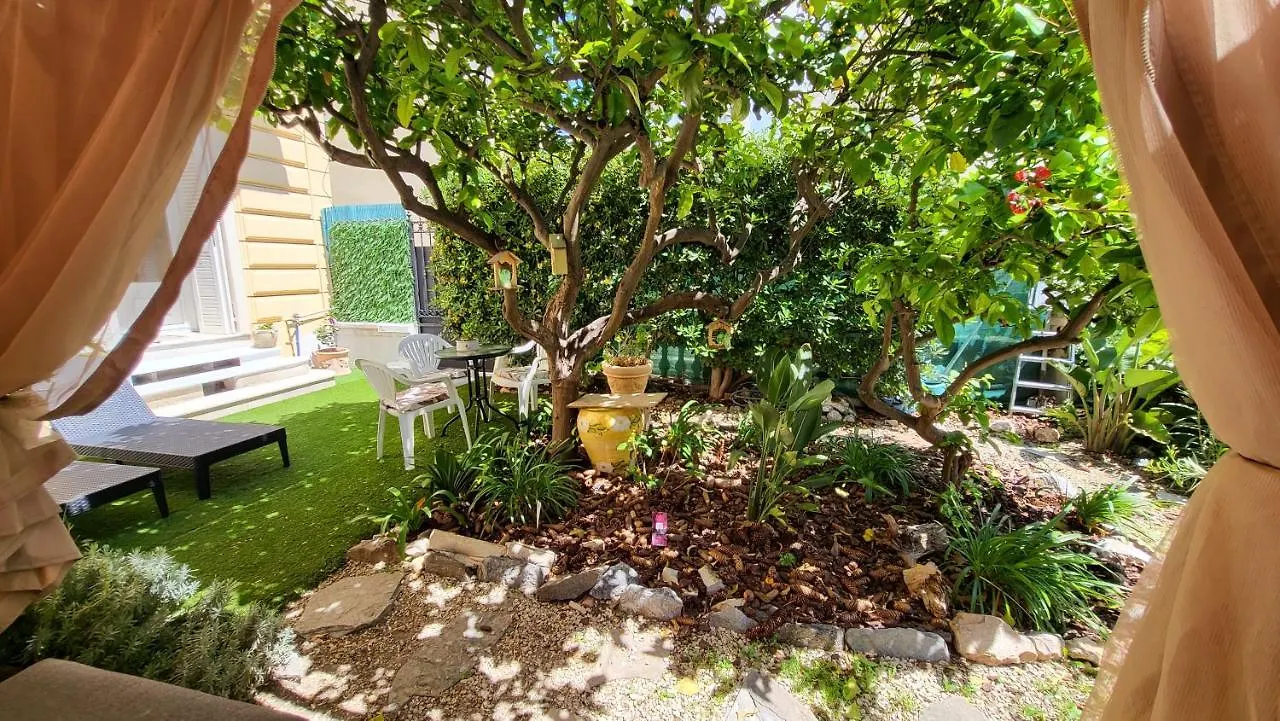 Super Flat, Garden. Bnbrickeys Monte Carlo Monako