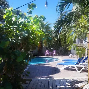 paulines-apartments.comcaribbean.com/